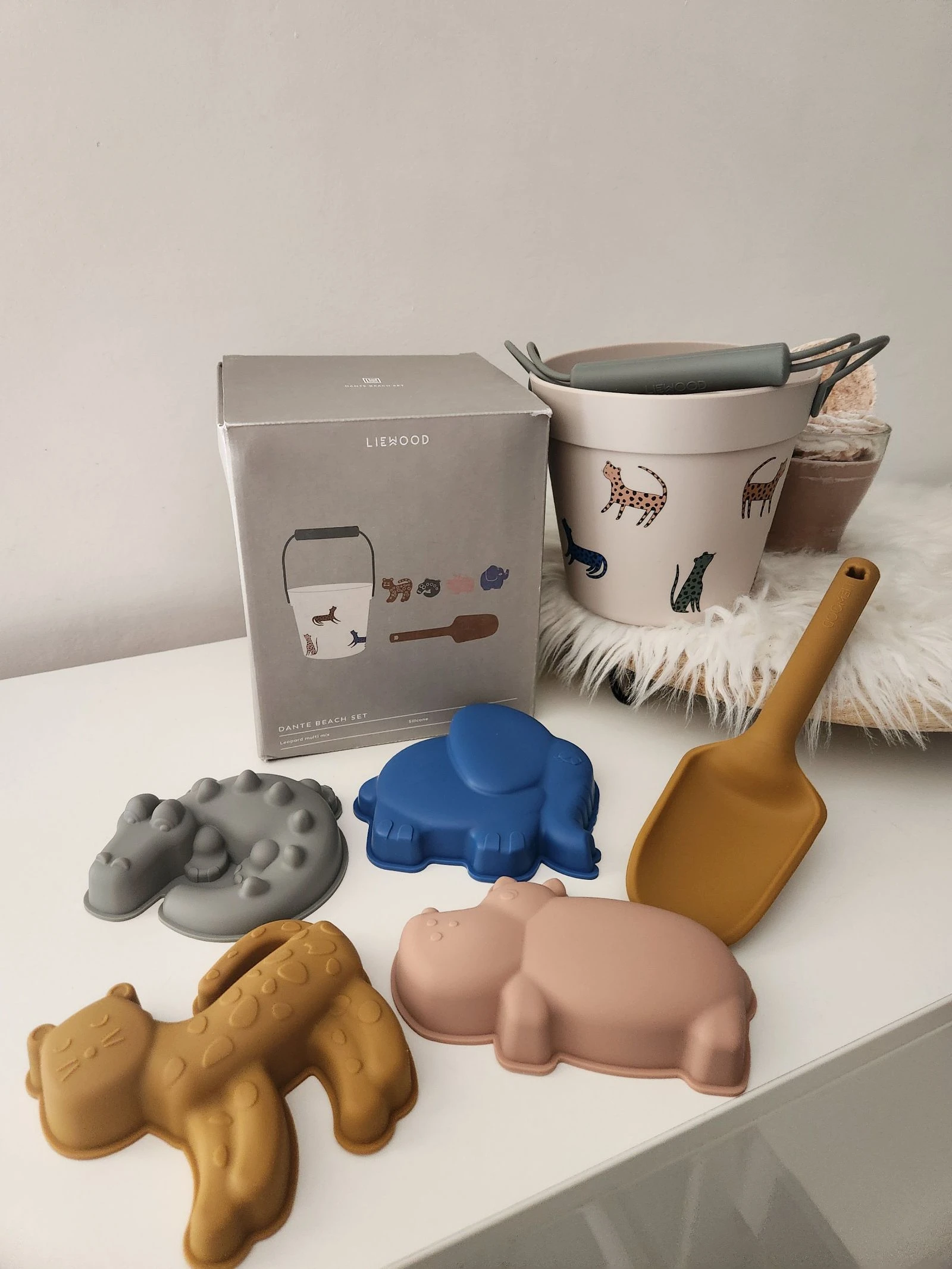 Liewood Set De Jouets De Plage seau, moule et pelle en silicone Dante Leopard Multi Mix